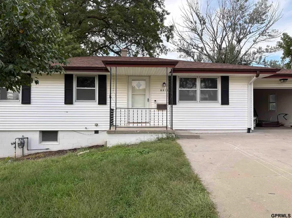 6916 Wirt St, Omaha, NE 68104