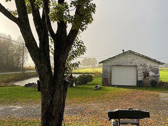 2nd image of 4689 Old State Rd