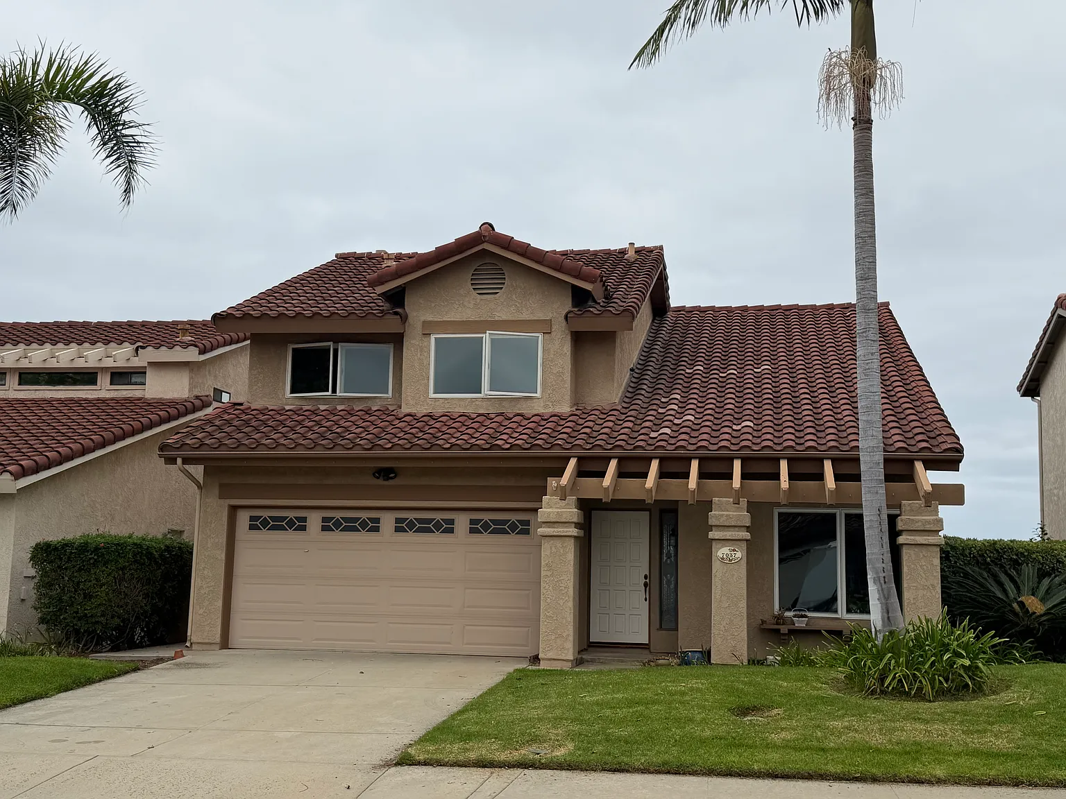 4 bed, 2.5 bath, 2104 sqft, $5,200 — Photo 1