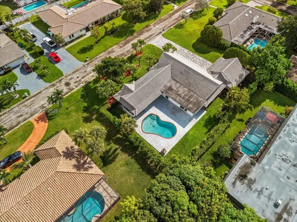 9220 NW 15th St, Coral Springs, FL 33071