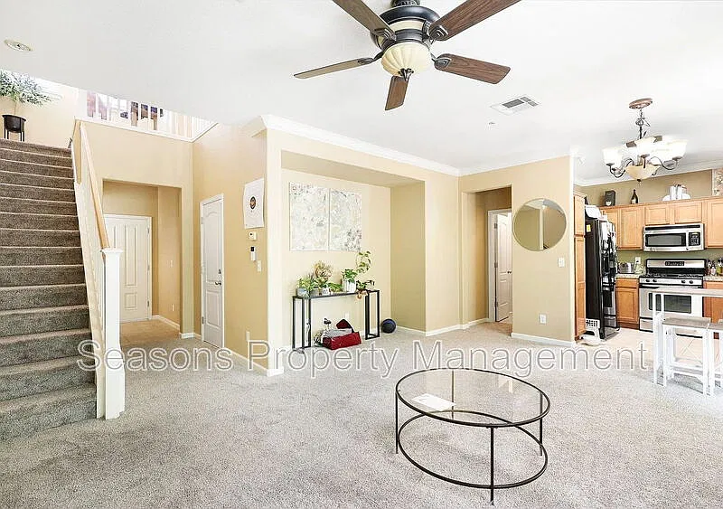 3 bed, 2.5 bath, 1275 sqft, $1,995 — Photo 3