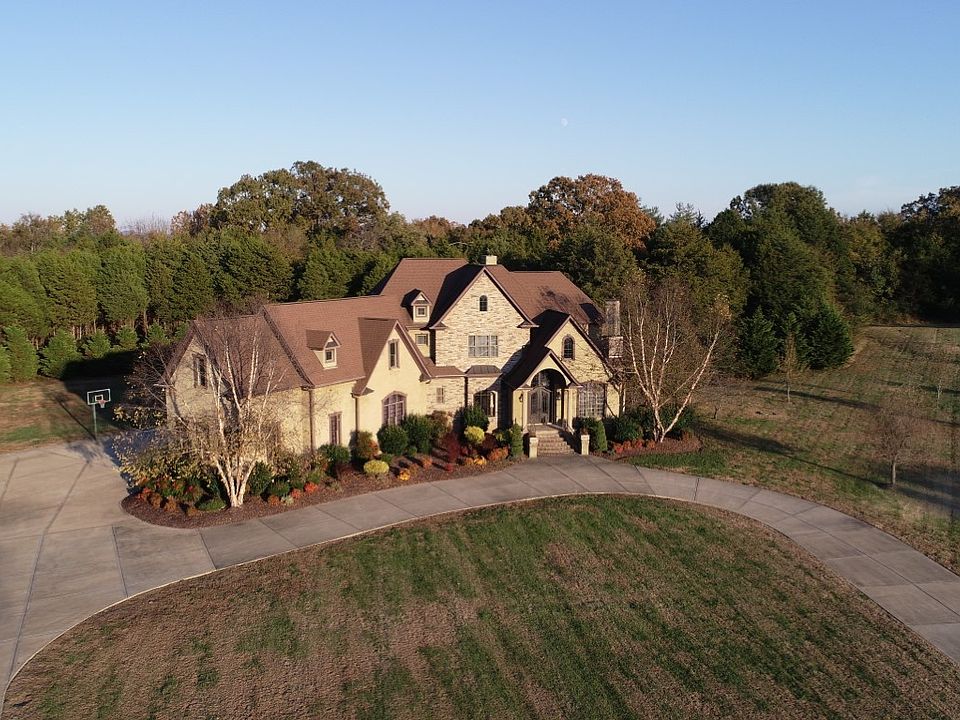 1st image of 3912 Lakebrook Dr