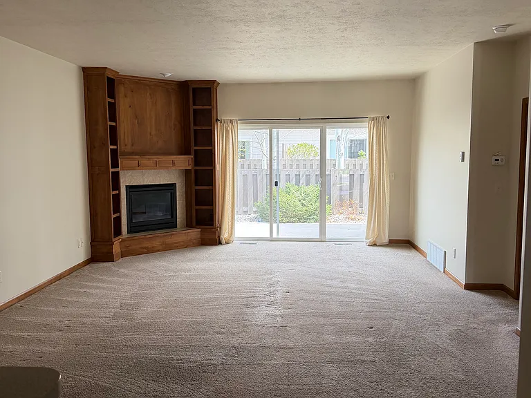 246 S Hanley Ave — Photo 2