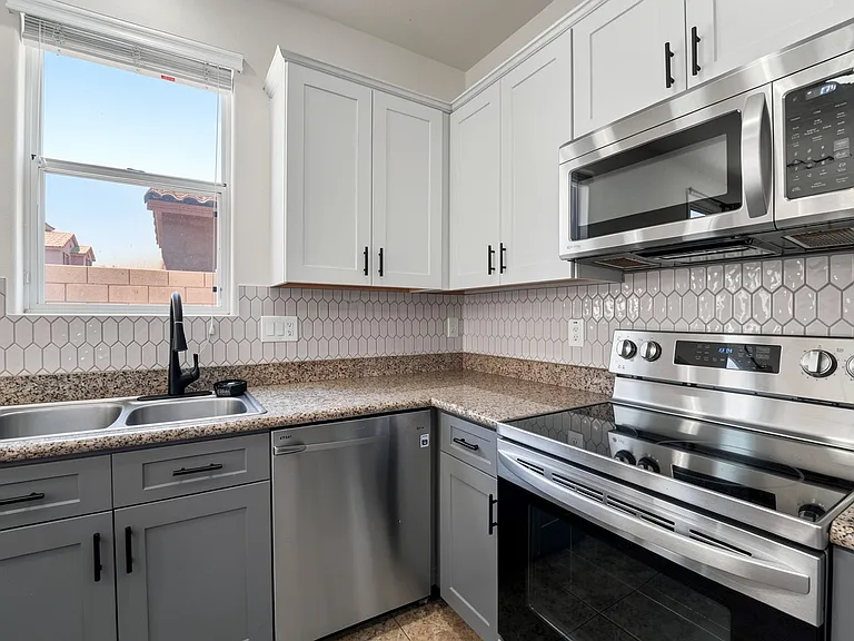 4036 E Carla Vista Dr — Photo 10