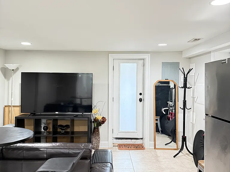 616 Irving St NW #B — Photo 10