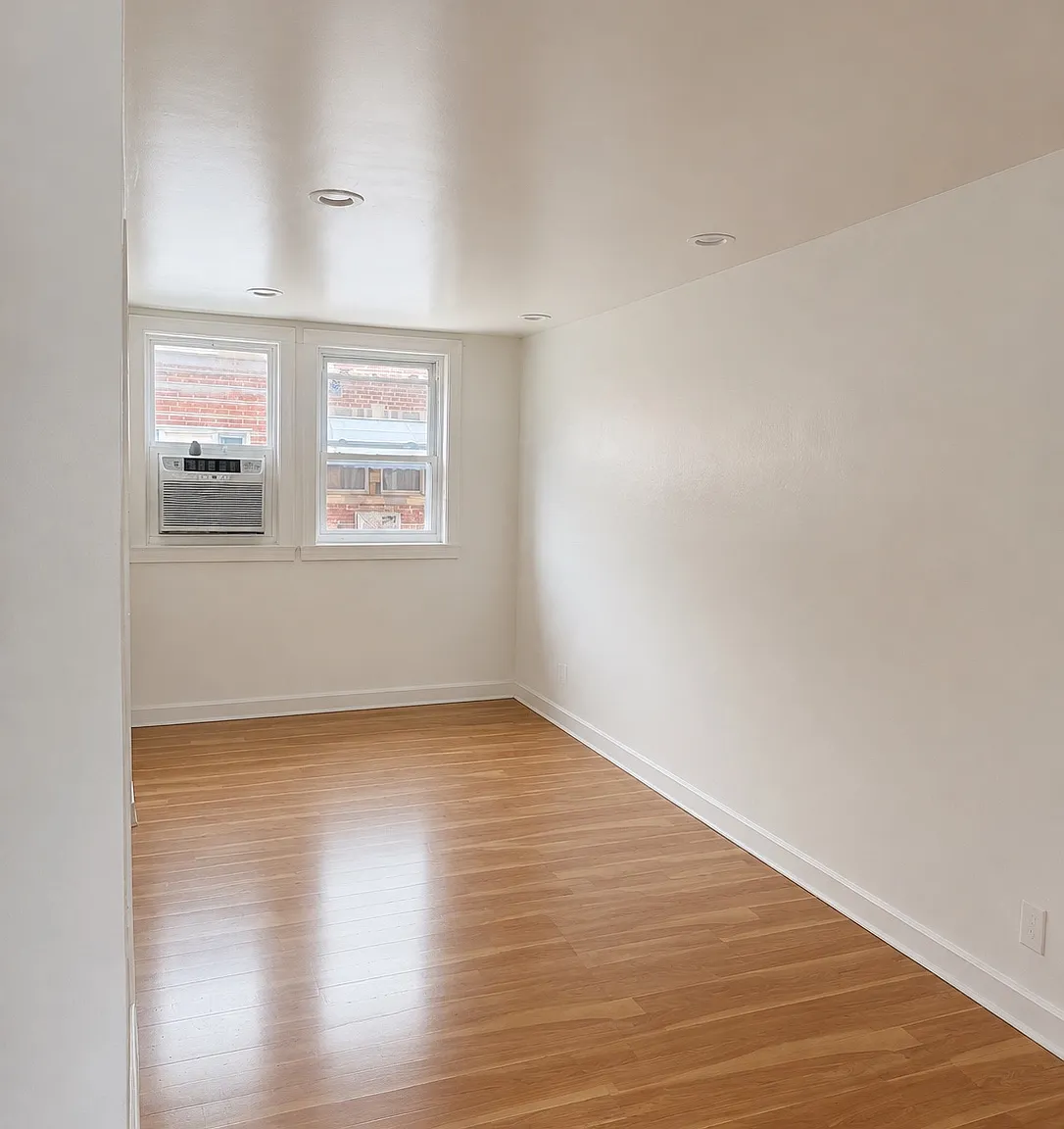 3 bed, 1.5 bath, 1056 sqft, $1,995 — Photo 3