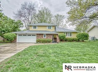 21419 Shamrock Cir, Elkhorn, NE 68022