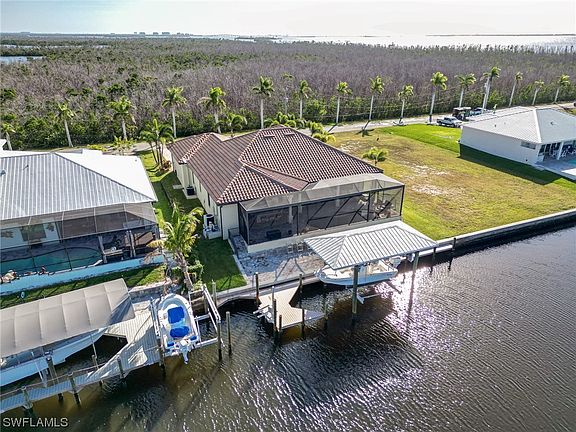 2nd image of 2433 Macadamia Ln