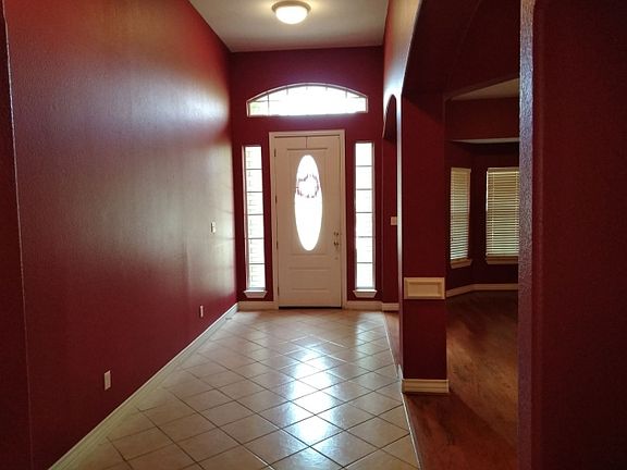 4th image of 2300 Deer Run Cir