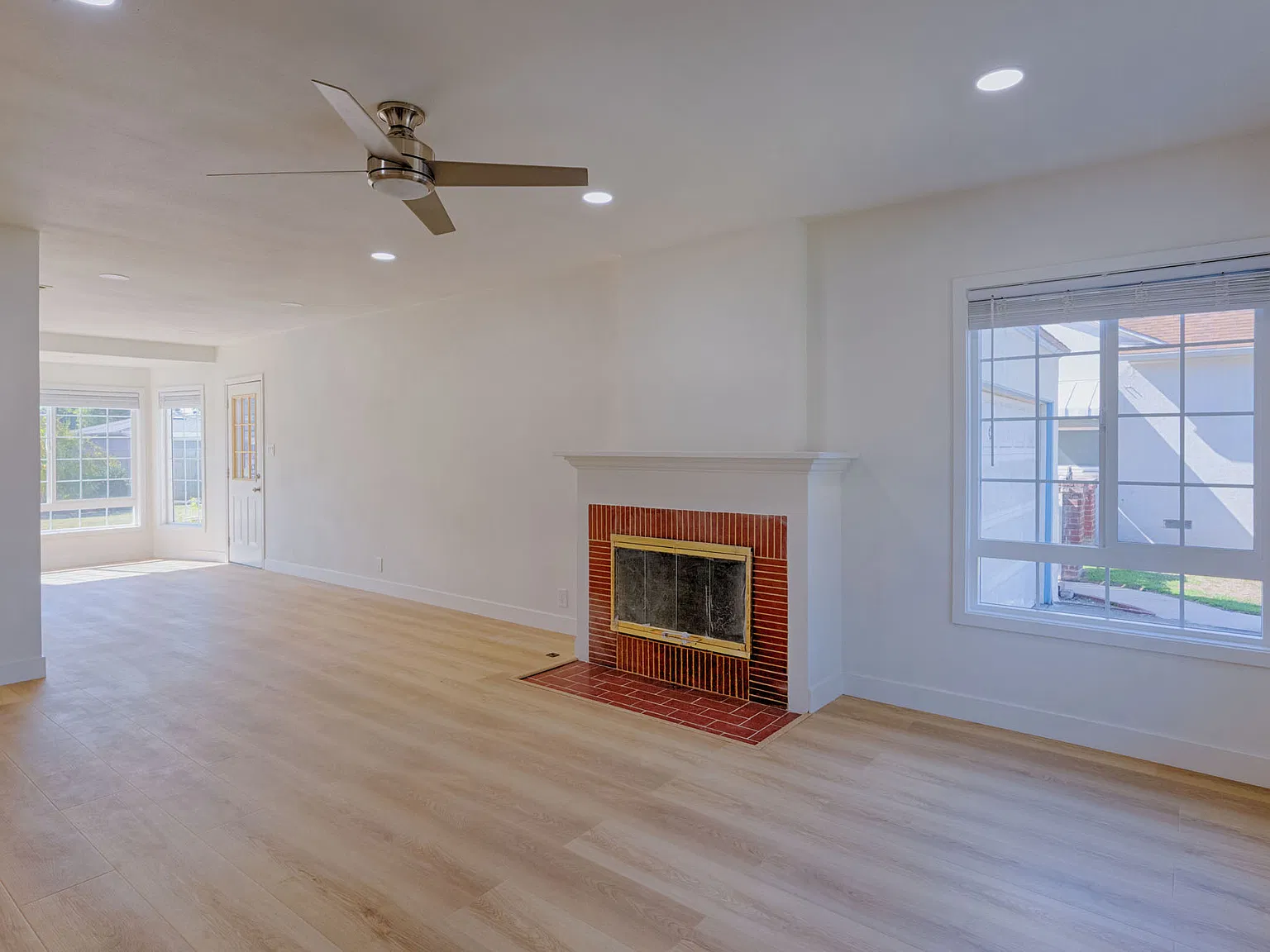 2 bed, 1.5 bath, 970 sqft, $3,100 — Photo 2