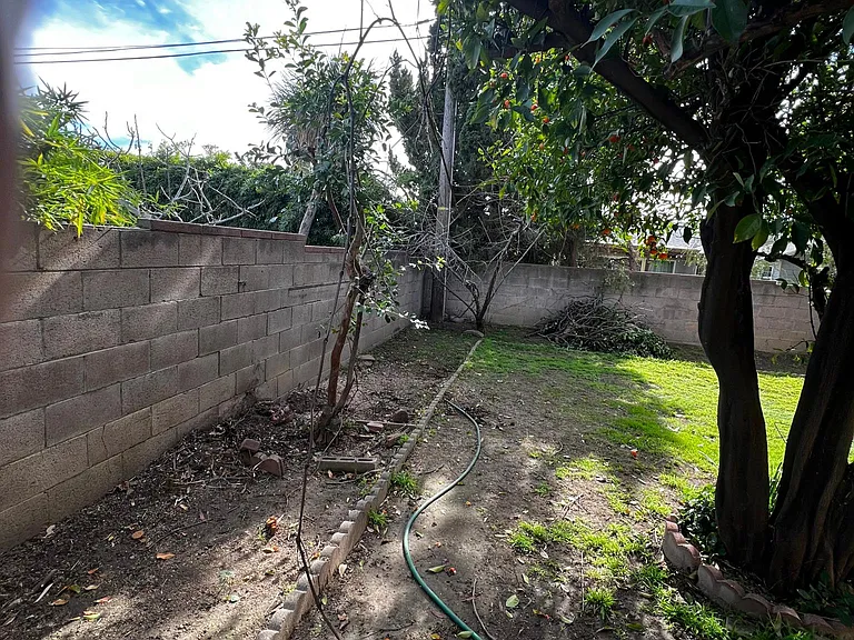 16638 Haynes St — Photo 17