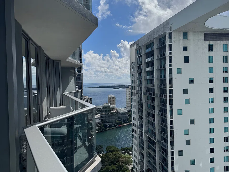 444 Brickell Ave #3707
