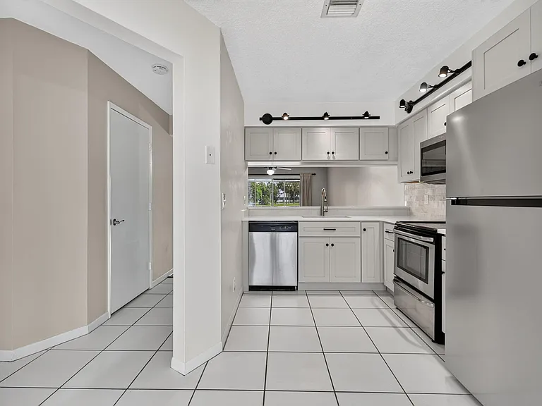 6254 Riverwalk Ln #5 — Photo 8