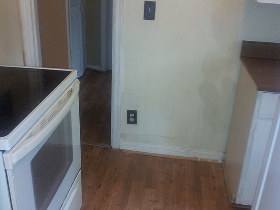 5th image of 445 W 65th St