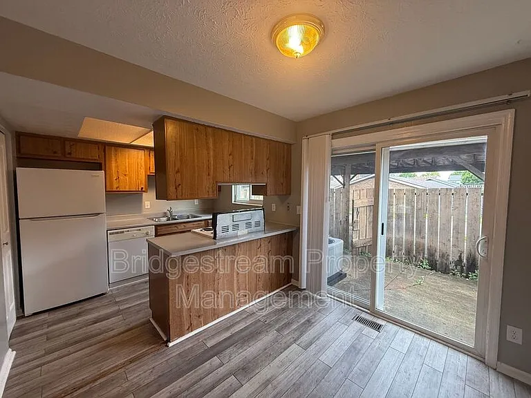 969 Taylorsview Dr — Photo 3