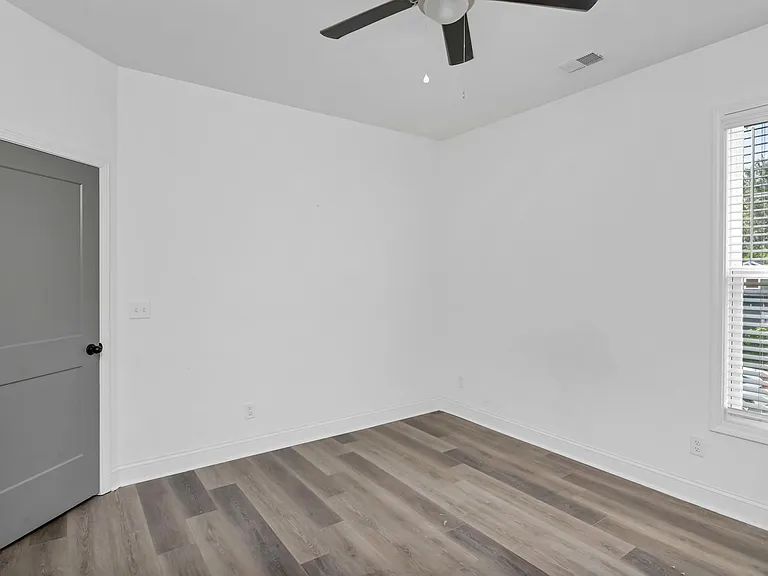 2035 Rosewood Dr — Photo 30
