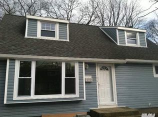 73 Westwood Rd N, Massapequa Park, NY 11762