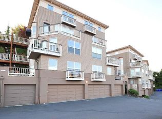 405 NW Uptown Ter APT 3B, Portland, OR 97210