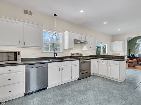 3rd image of 81 Ridge Rd