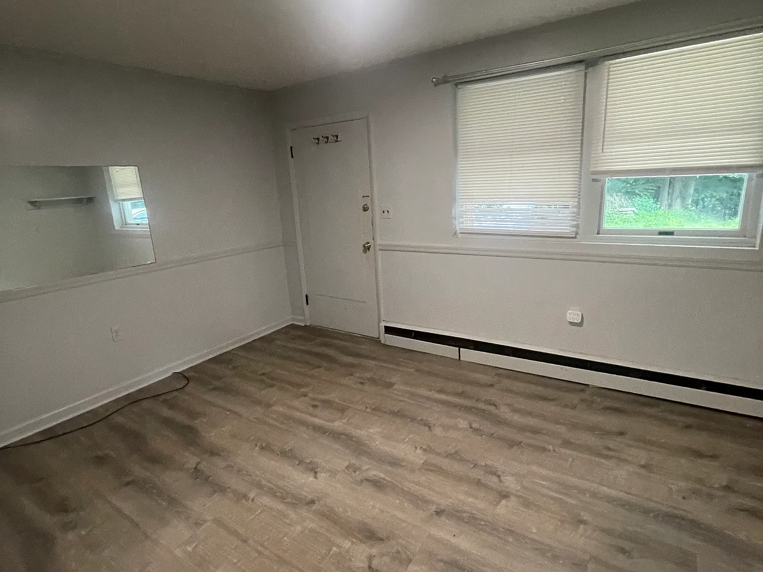 Studio, 400 sqft, $1,300 — Photo 2