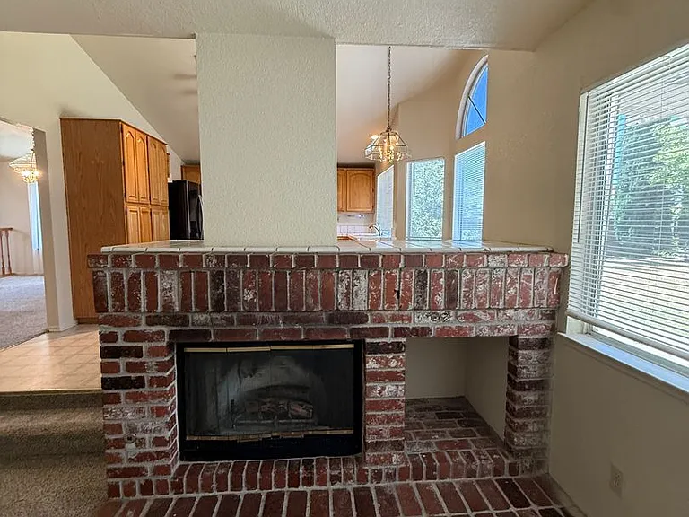 696 Harvard Ct — Photo 10