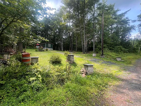 2nd image of 101 Lake Country Lane