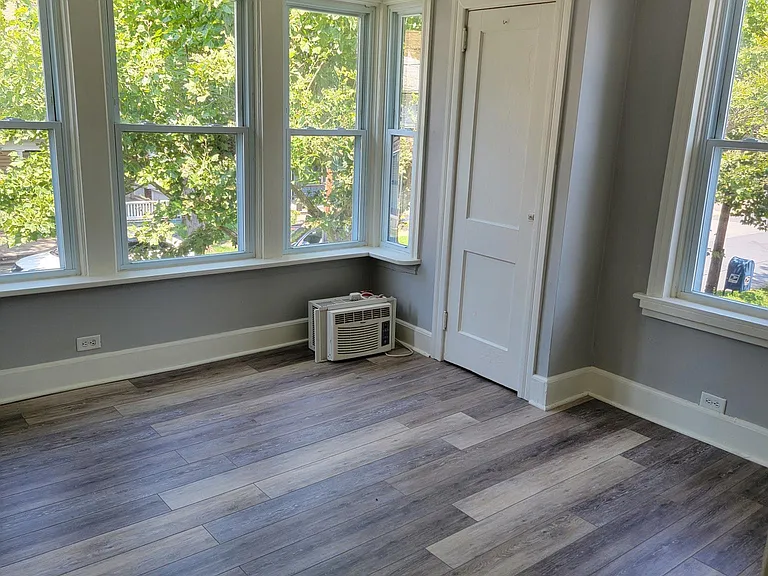 2418 State St #5 — Photo 5