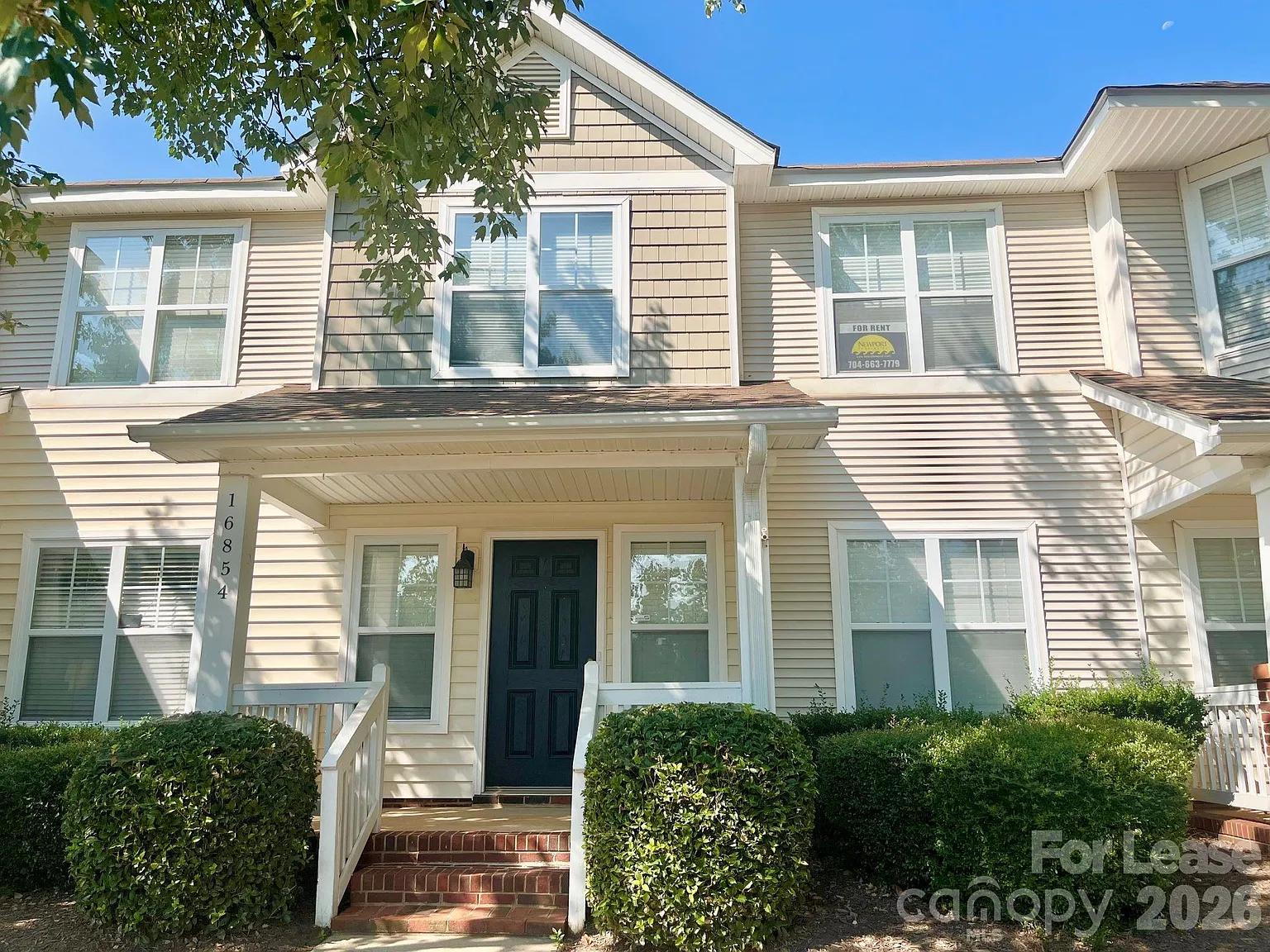 2 bed, 2.5 bath, 1314 sqft, $1,900 — Photo 1