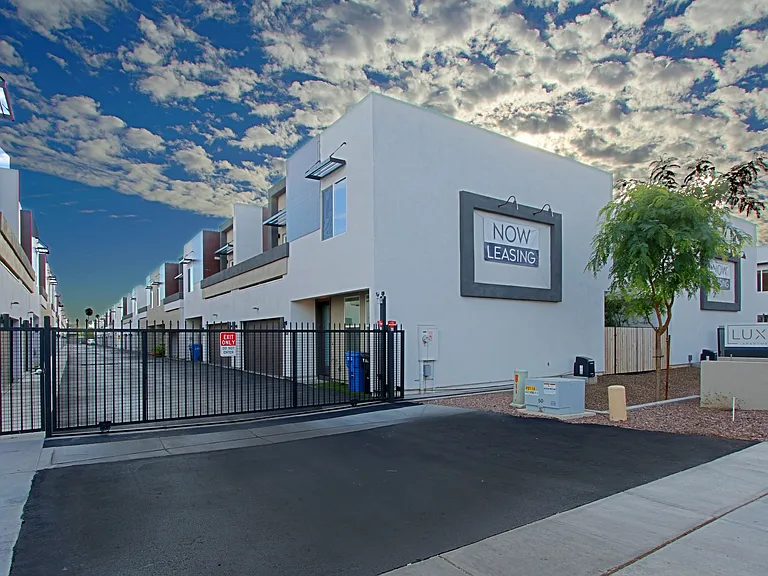 Luxana Apartments — Photo 22