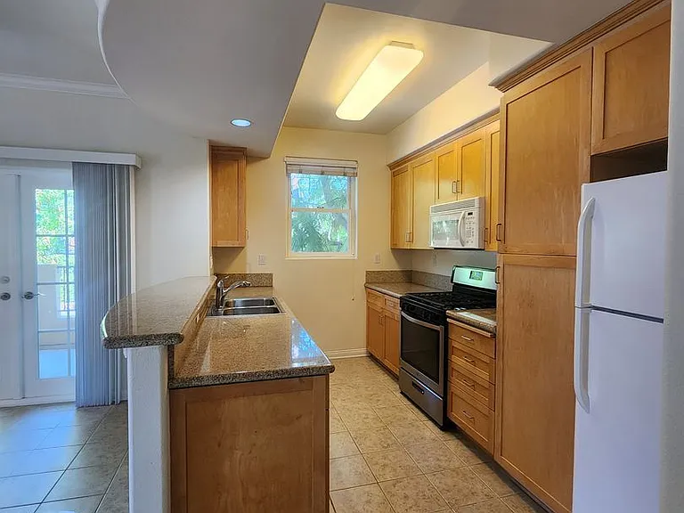 4735 Gloria Ave #5 — Photo 11