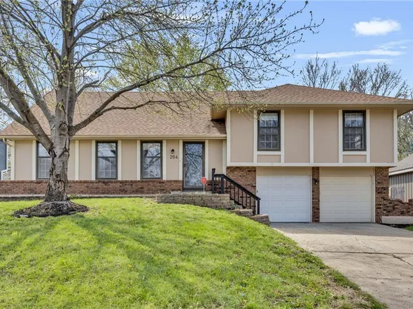 204 SE Gingerbread Ln, Blue Springs, MO 64014