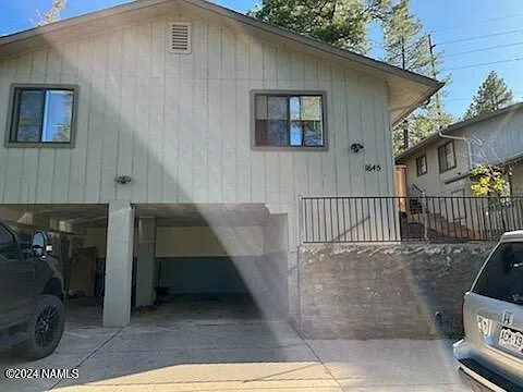 3 bed, 900 sqft, $2,100 — Photo 2