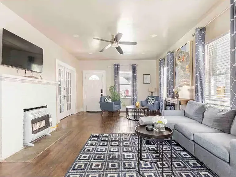 2108 Berry St — Photo 6