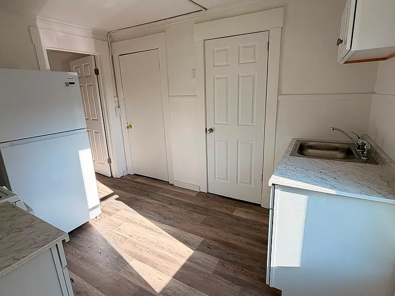 323 W Calthrop Ave #1 — Photo 4