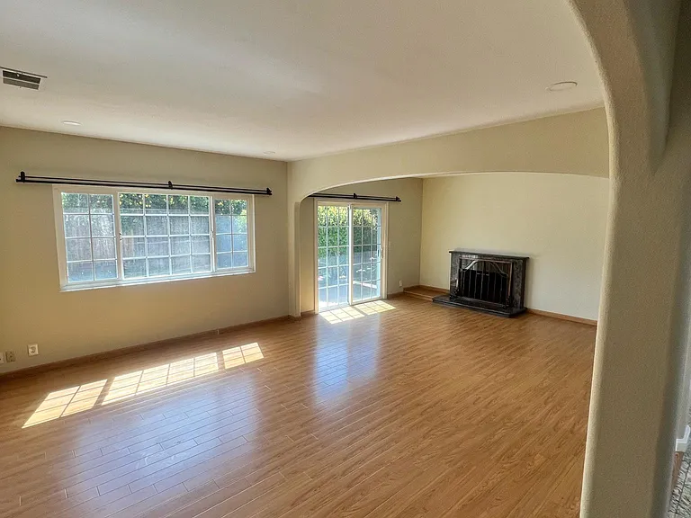 34833 Warwick Ct — Photo 6