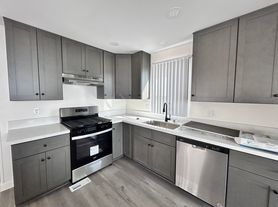 4040 Piedmont Dr, Highland, CA