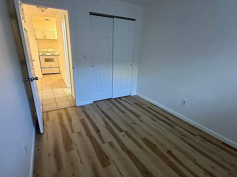 1303 Cove Ave #105 — Photo 5