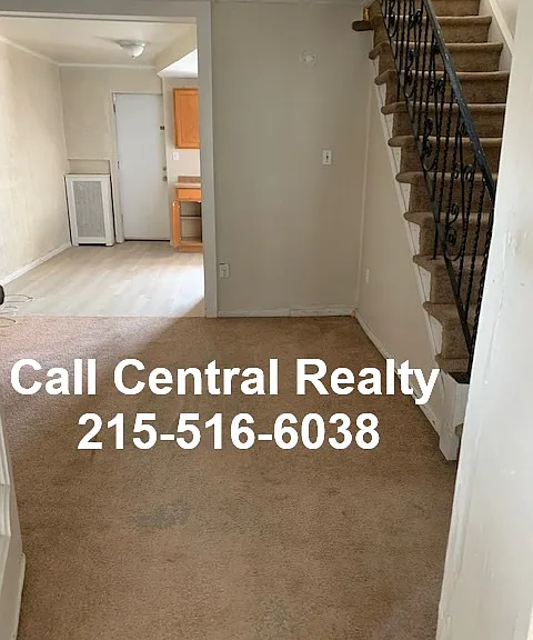 2240 Larue St — Photo 2