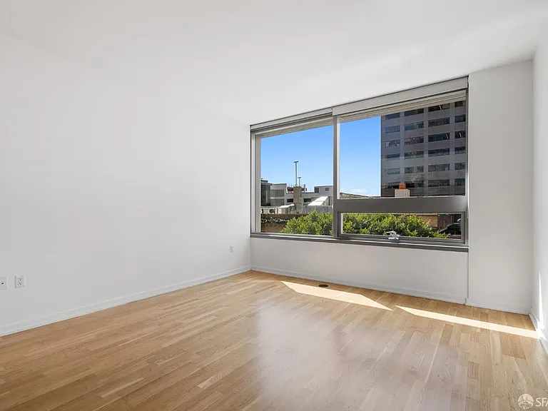 1 Hawthorne St #4F — Photo 4