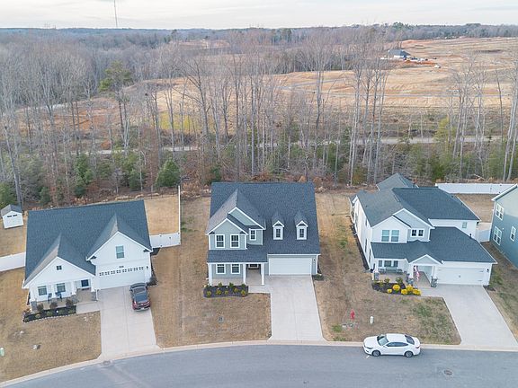 2nd image of 473 Fenwick Dr
