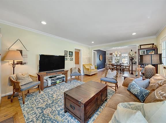 5th image of 2422 E 25th Pl