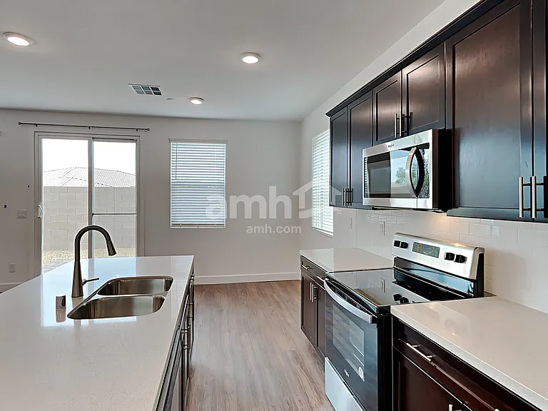 3332 Blodwen St — Photo 4