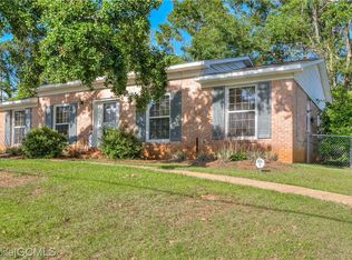 563 Stuart St, Daphne, AL 36526