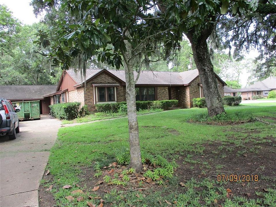 1st image of 2101 Oakwood Dr