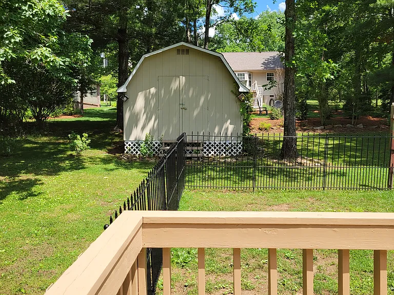 110 Hilton Ln — Photo 37