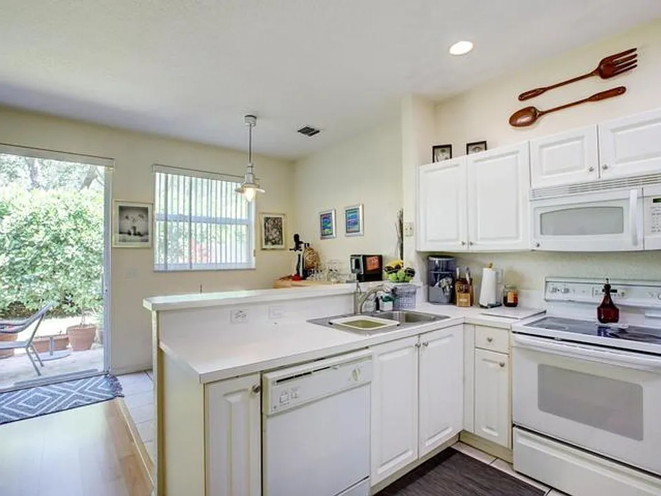 11705 NW 47th Dr