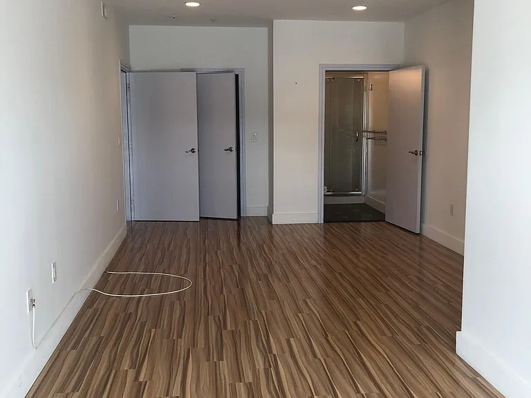 4918 Park Ave #405 — Photo 4