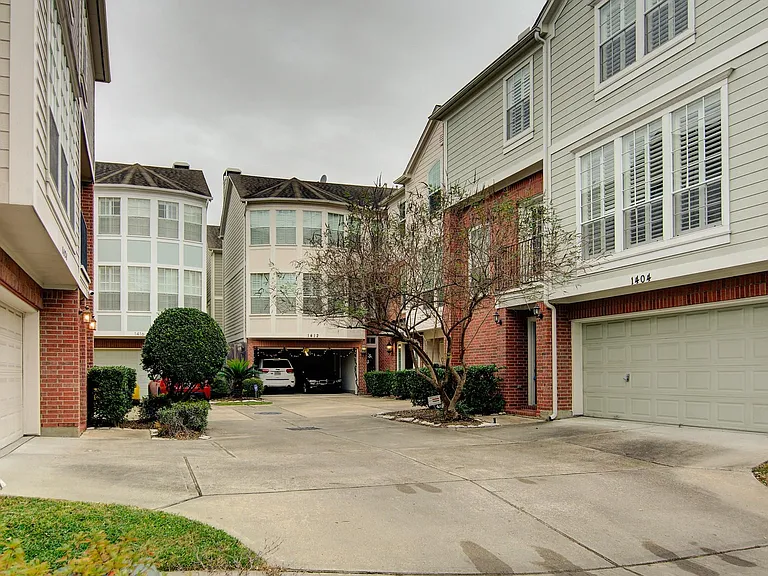 1408 W Webster St — Photo 34