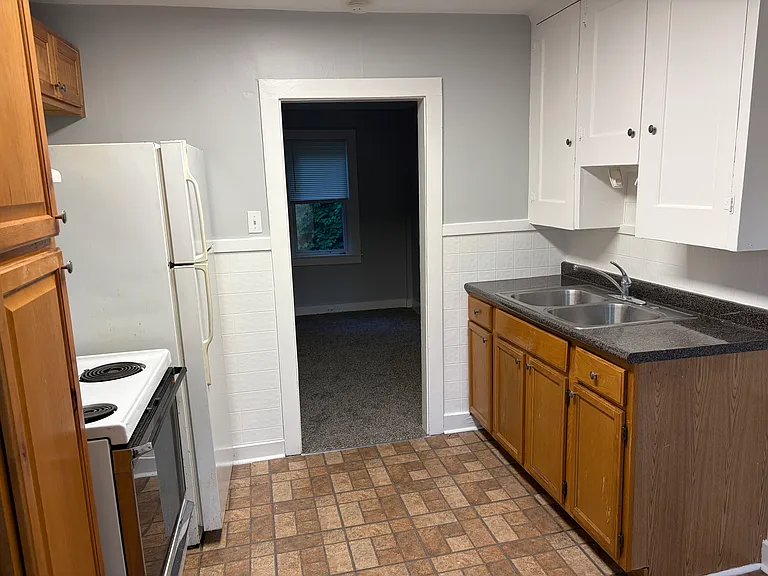 94 N Main St #1B — Photo 3