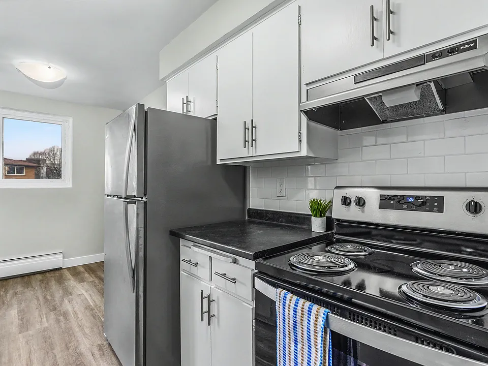 124 Tupper Cres